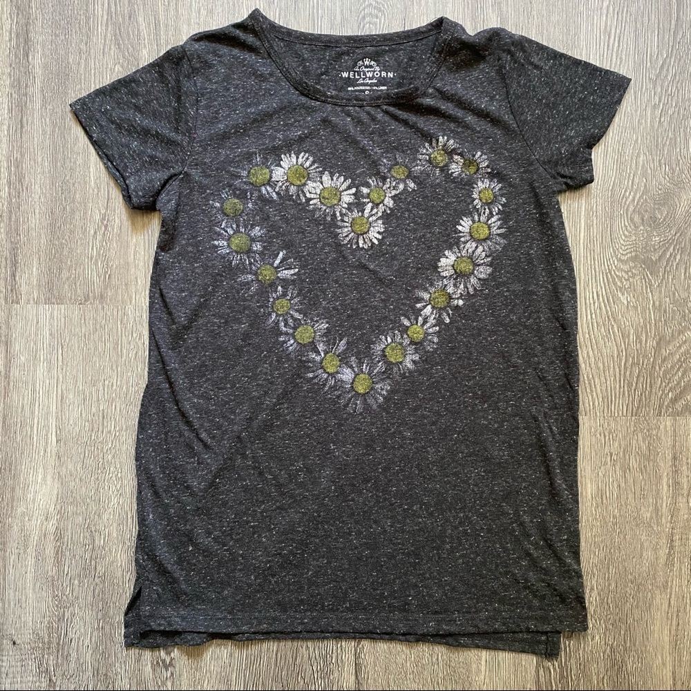 Wellworn Tshirt Size Small Flower Heart 15% Linen